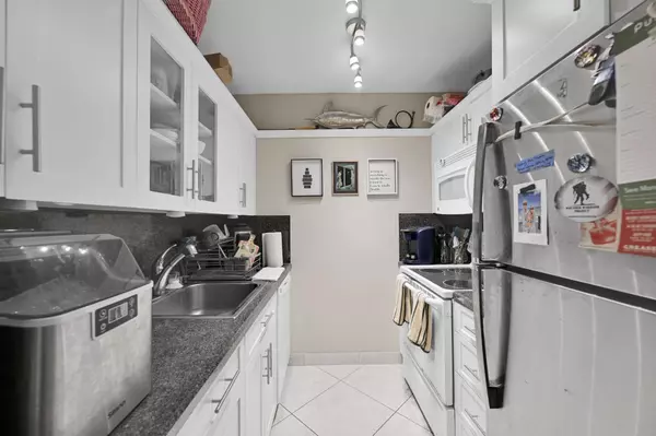 Palm Beach, FL 33480,2565 S Ocean BLVD 219