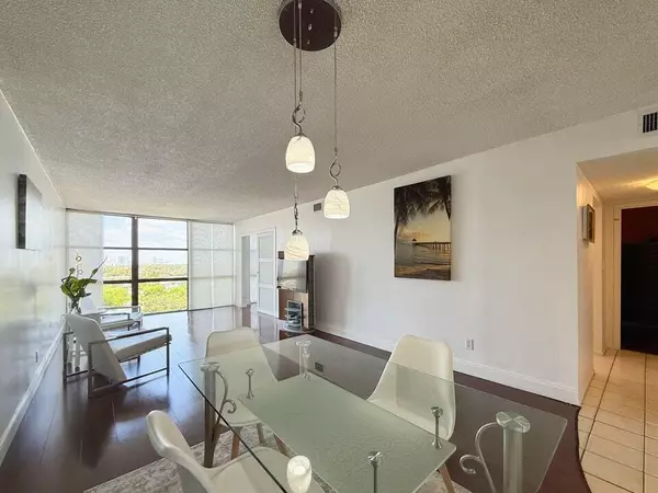 Hallandale Beach, FL 33009,800 Parkview DR 823