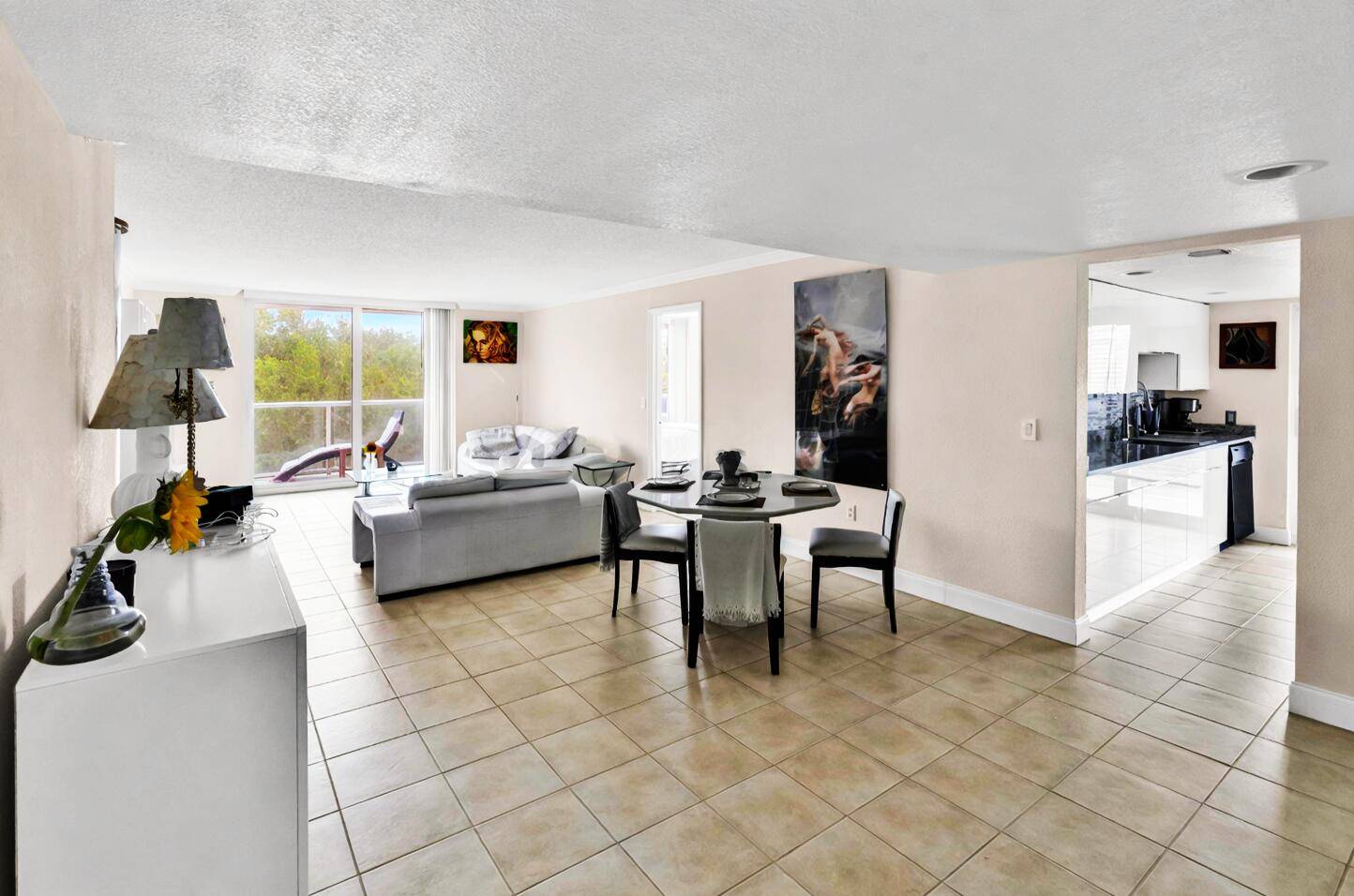 Palm Beach, FL 33480,2560 S Ocean BLVD 318