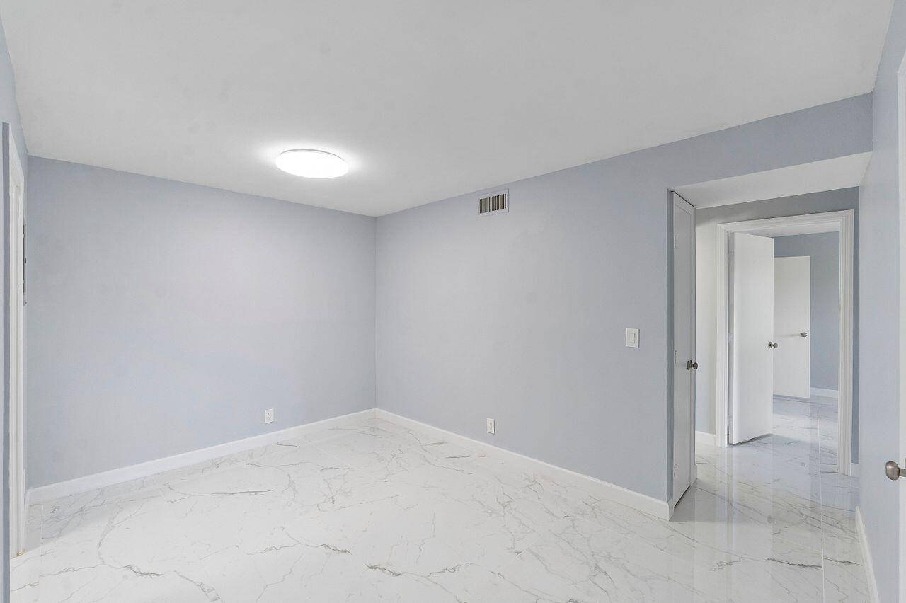 Boynton Beach, FL 33436,9960 Pineapple Tree DR 107