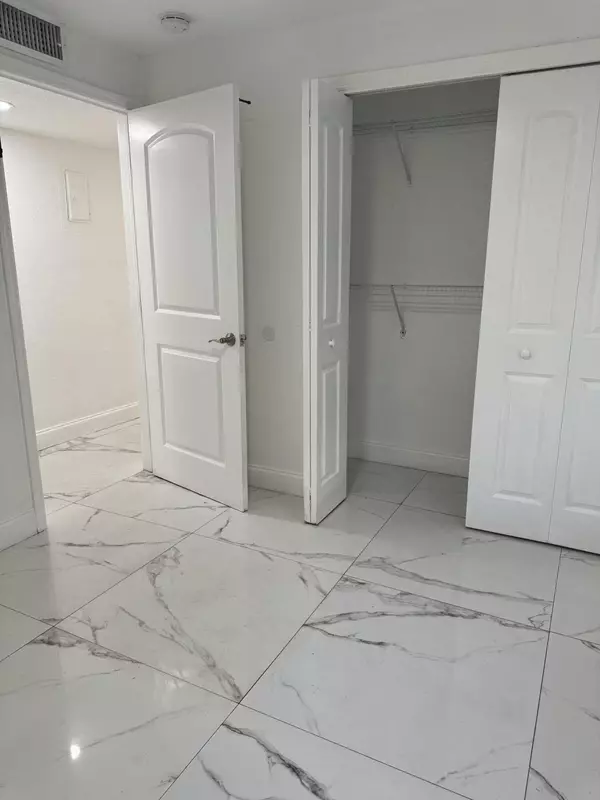 Lauderhill, FL 33313,5217 NW Nw 18 Street ST 2d