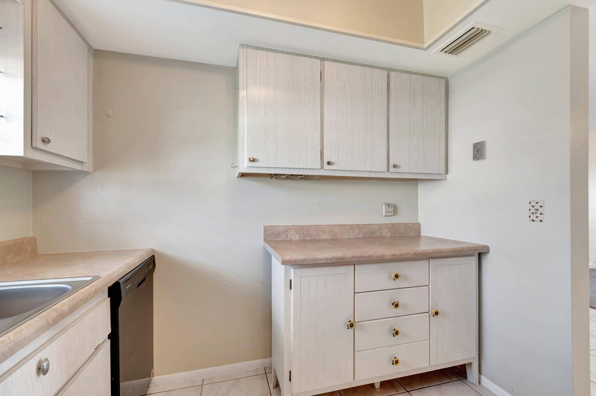 West Palm Beach, FL 33415,2811 E Ashley DR E