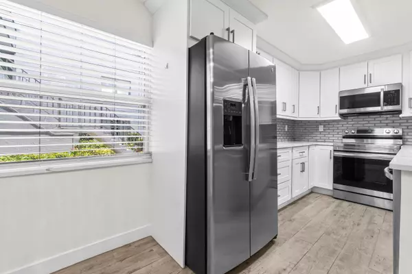 Delray Beach, FL 33484,6 Burgundy A