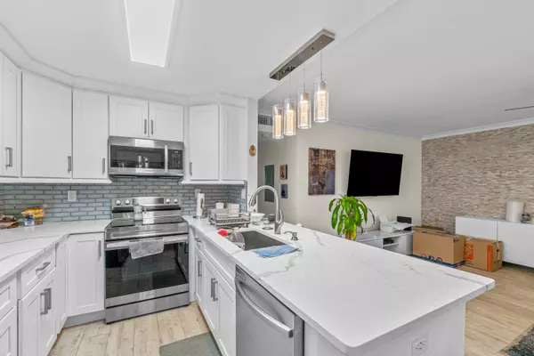 Delray Beach, FL 33484,6 Burgundy A