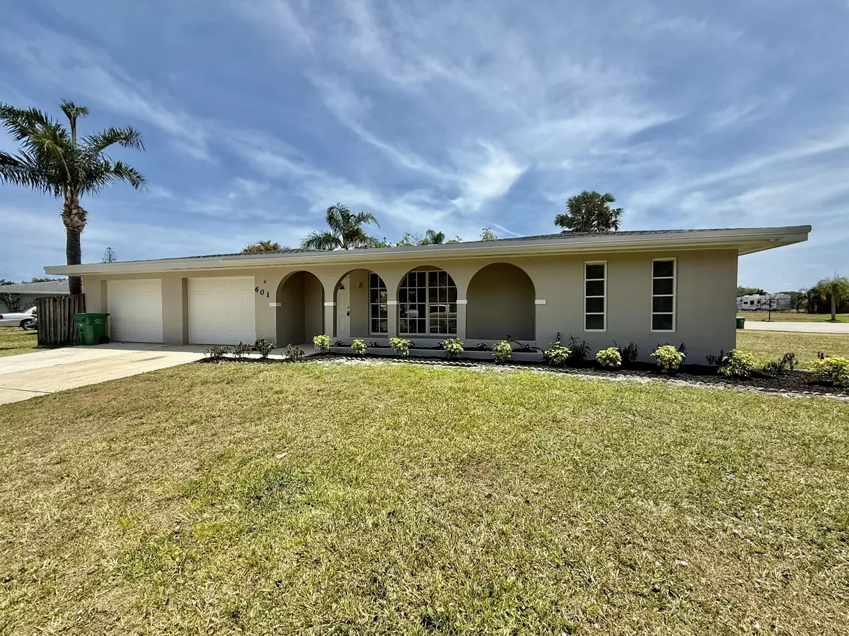 Port Saint Lucie, FL 34983,601 SW Ivanhoe DR