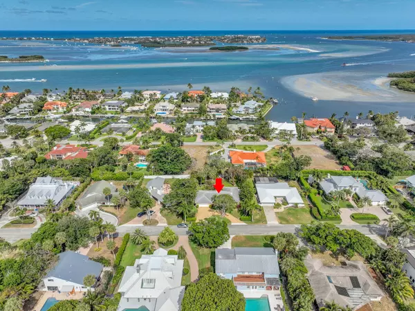 10 Middle RD, Sewalls Point, FL 34996