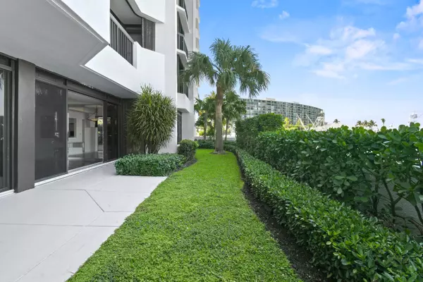 North Palm Beach, FL 33408,108 Lakeshore DR 140