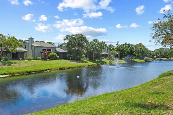 912 NE Sandalwood PL, Jensen Beach, FL 34957
