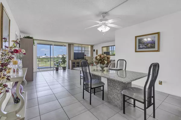 Davie, FL 33328,3100 W Rolling Hills CIR 705