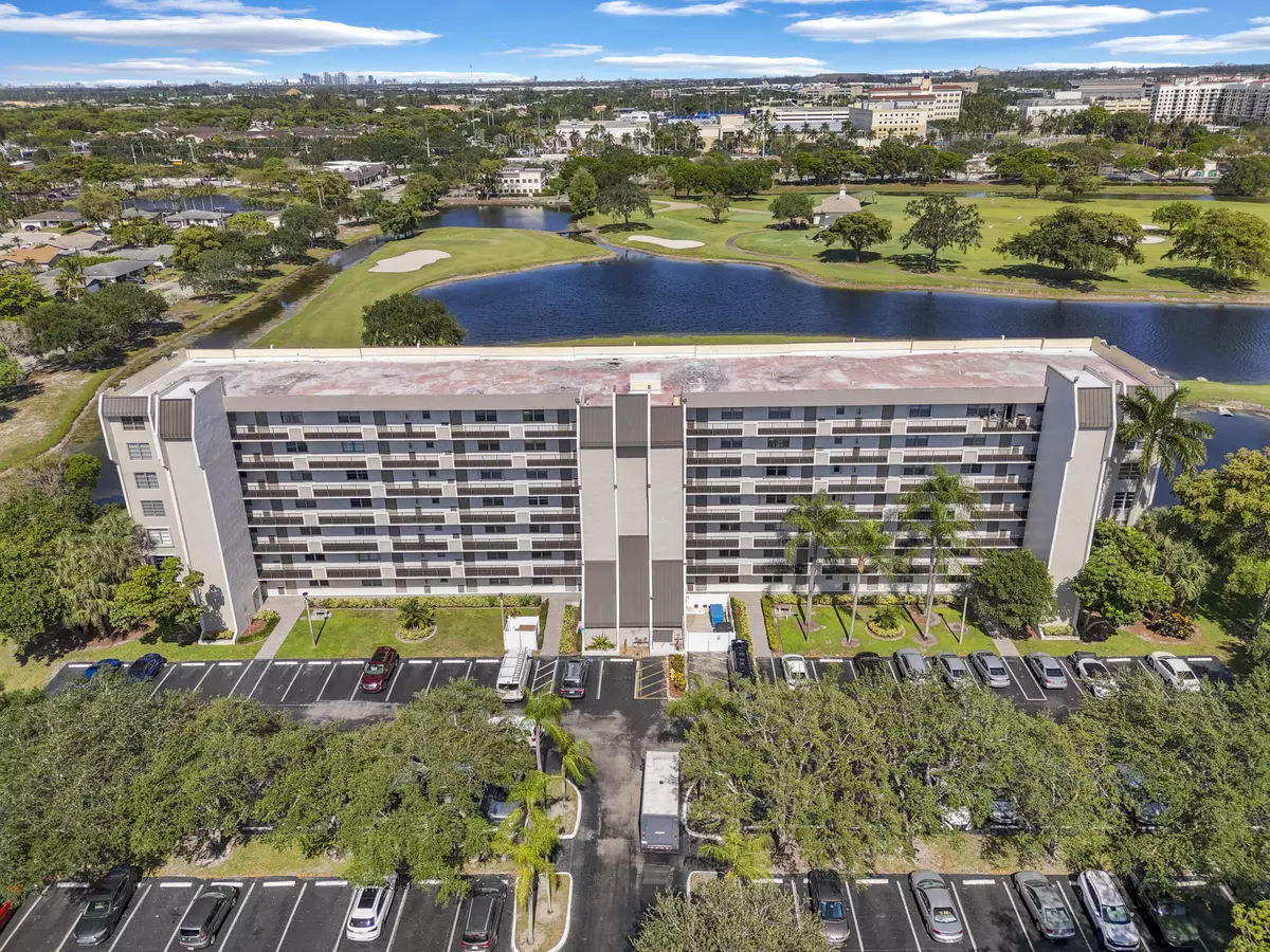 Davie, FL 33328,3100 W Rolling Hills CIR 705