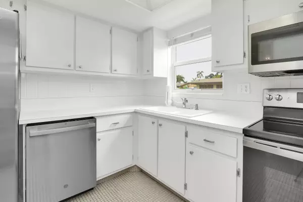 West Palm Beach, FL 33415,2852 W W Crosley DR D