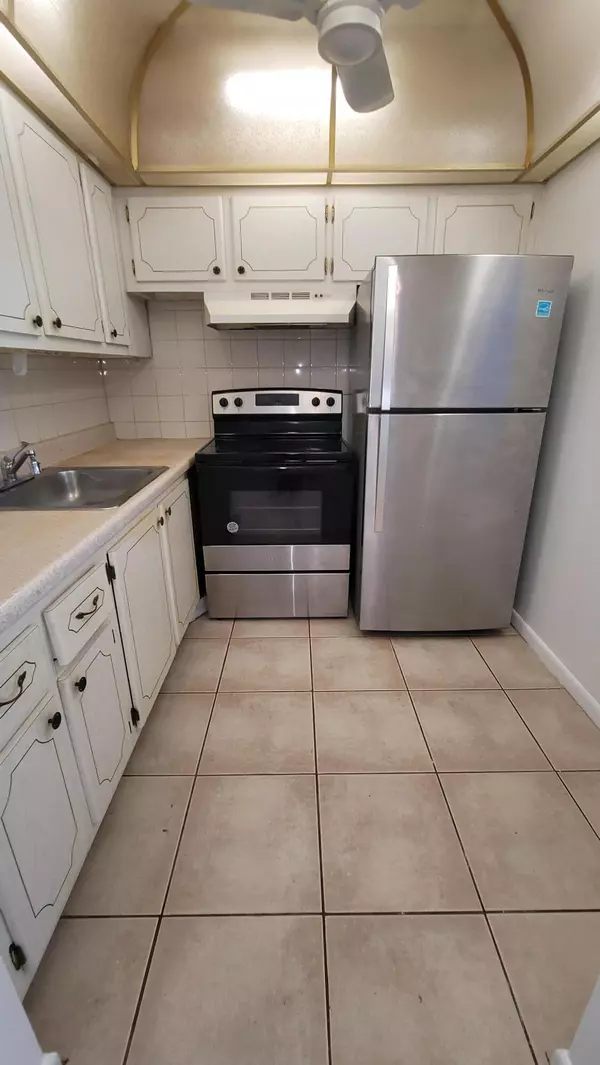 West Palm Beach, FL 33417,368 Camden P