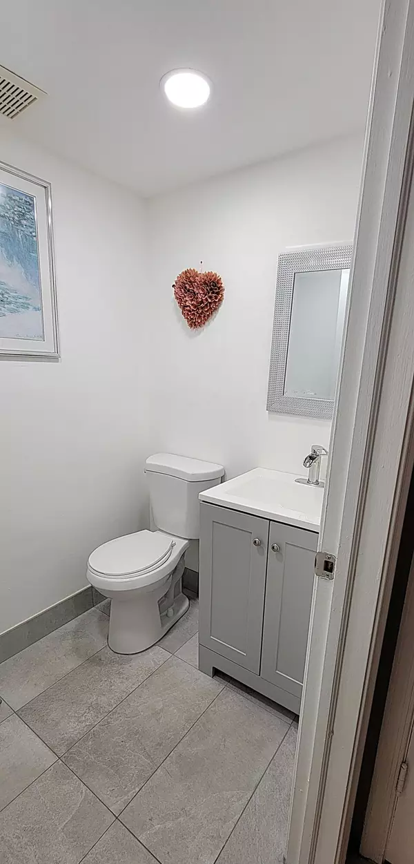 Boca Raton, FL 33428,22795 SW 66th AVE 105
