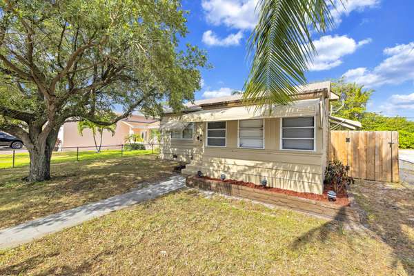 1031 N C ST, Lake Worth Beach, FL 33460