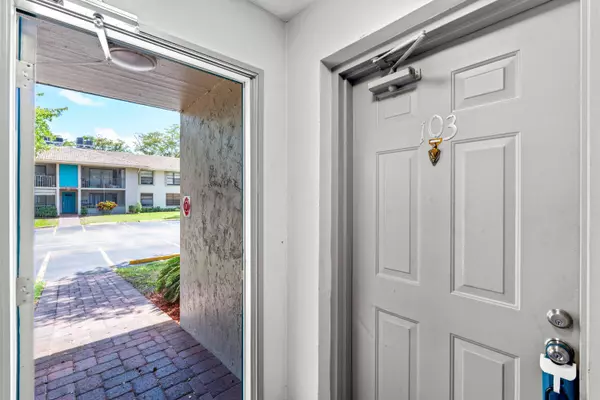 Boynton Beach, FL 33436,9785 Pineapple Tree DR 103