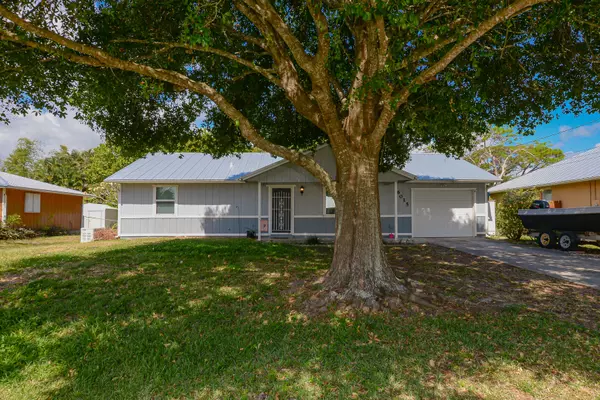Fort Pierce, FL 34982,6015 Palm DR