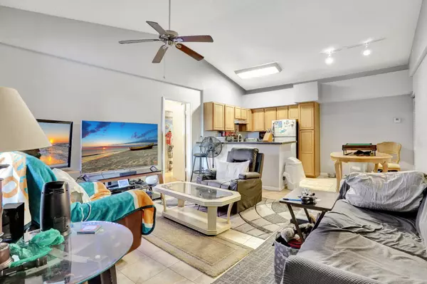 621 Lyons RD 9201, Coconut Creek, FL 33063