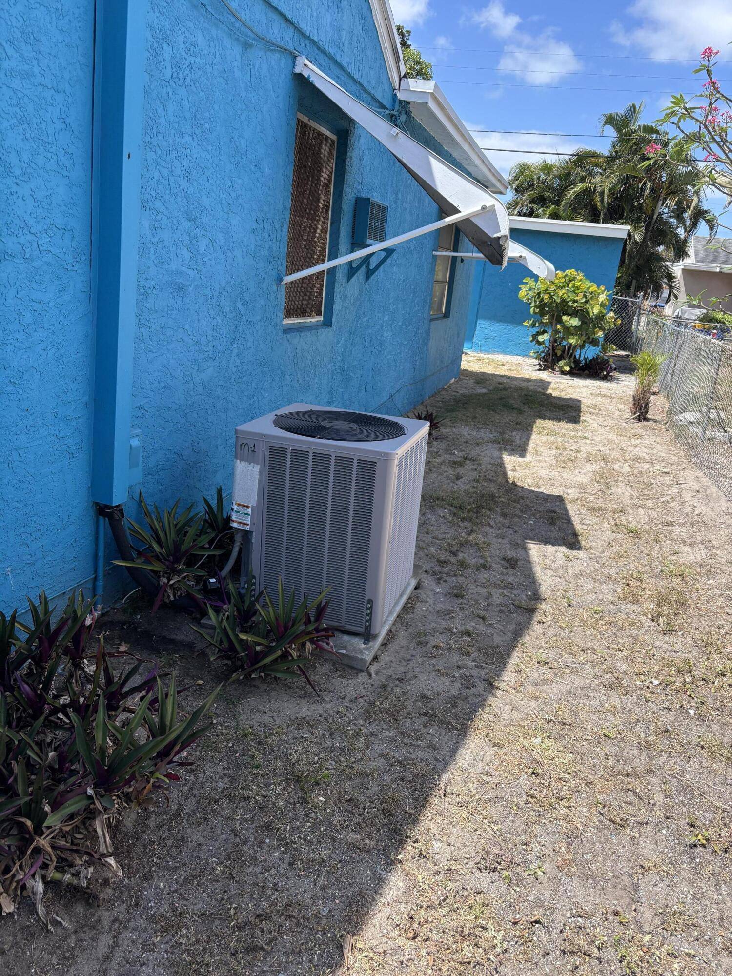 Riviera Beach, FL 33404,640 W 2nd ST