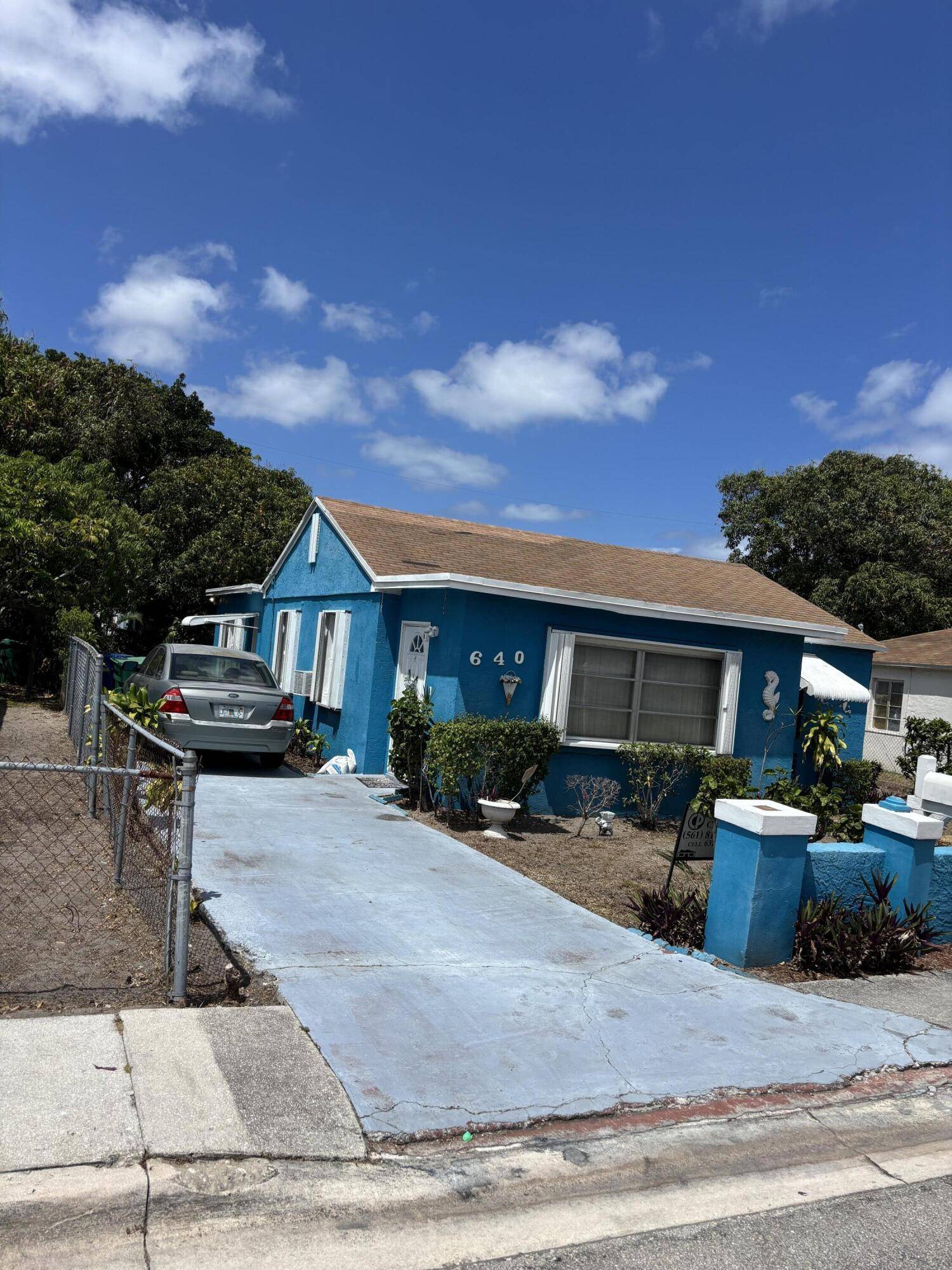 Riviera Beach, FL 33404,640 W 2nd ST