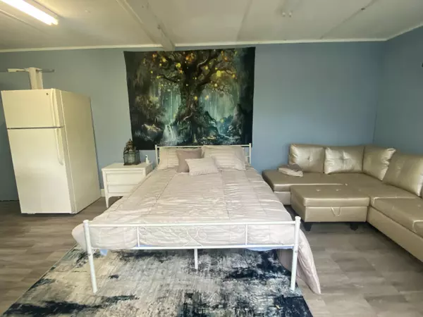 Loxahatchee Groves, FL 33470,2141 B RD Studio Apt 3