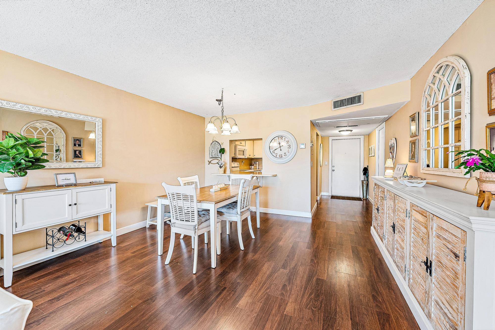 North Palm Beach, FL 33408,405 Us Highway 1 104