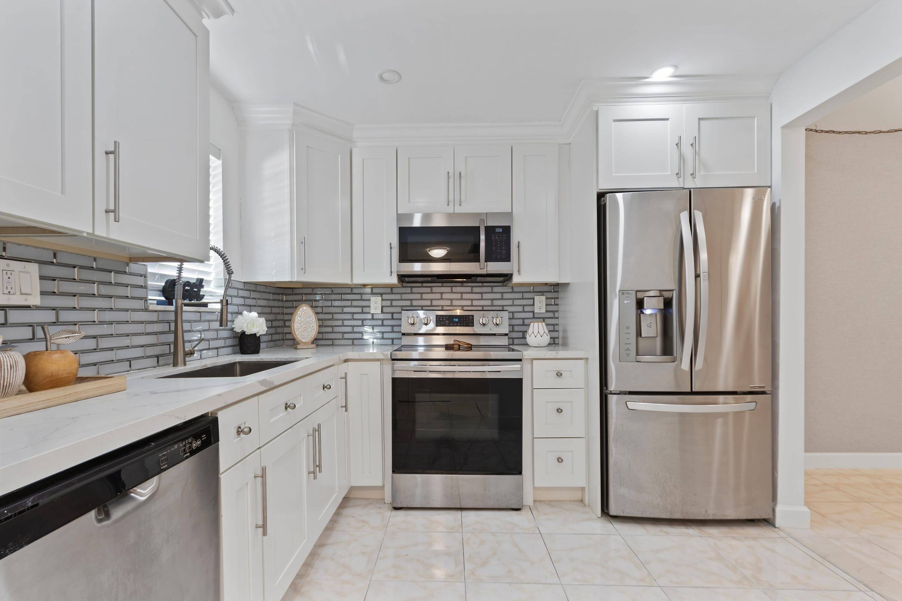 Boca Raton, FL 33428,9370 SW 8th ST 208