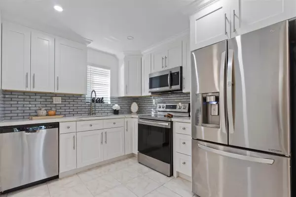 Boca Raton, FL 33428,9370 SW 8th ST 208