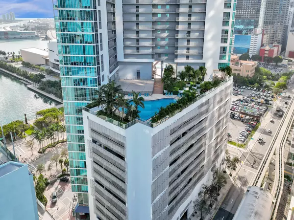 888 Biscayne BLVD 811, Miami, FL 33132