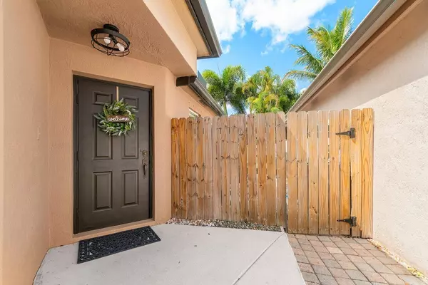 Lake Worth, FL 33463,6071 Savannah WAY