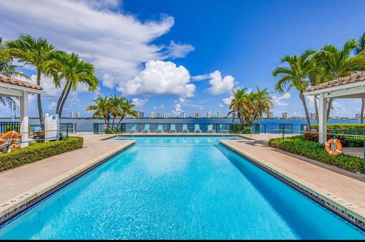 1120 Lake Shore DR 206, Lake Park, FL 33403