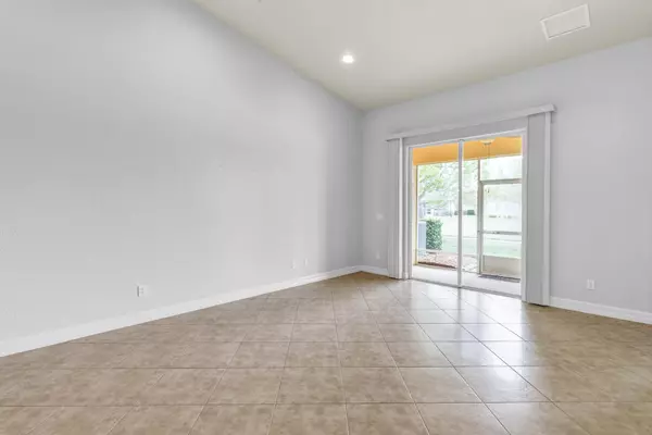 Vero Beach, FL 32966,6505 Oxford CIR 102