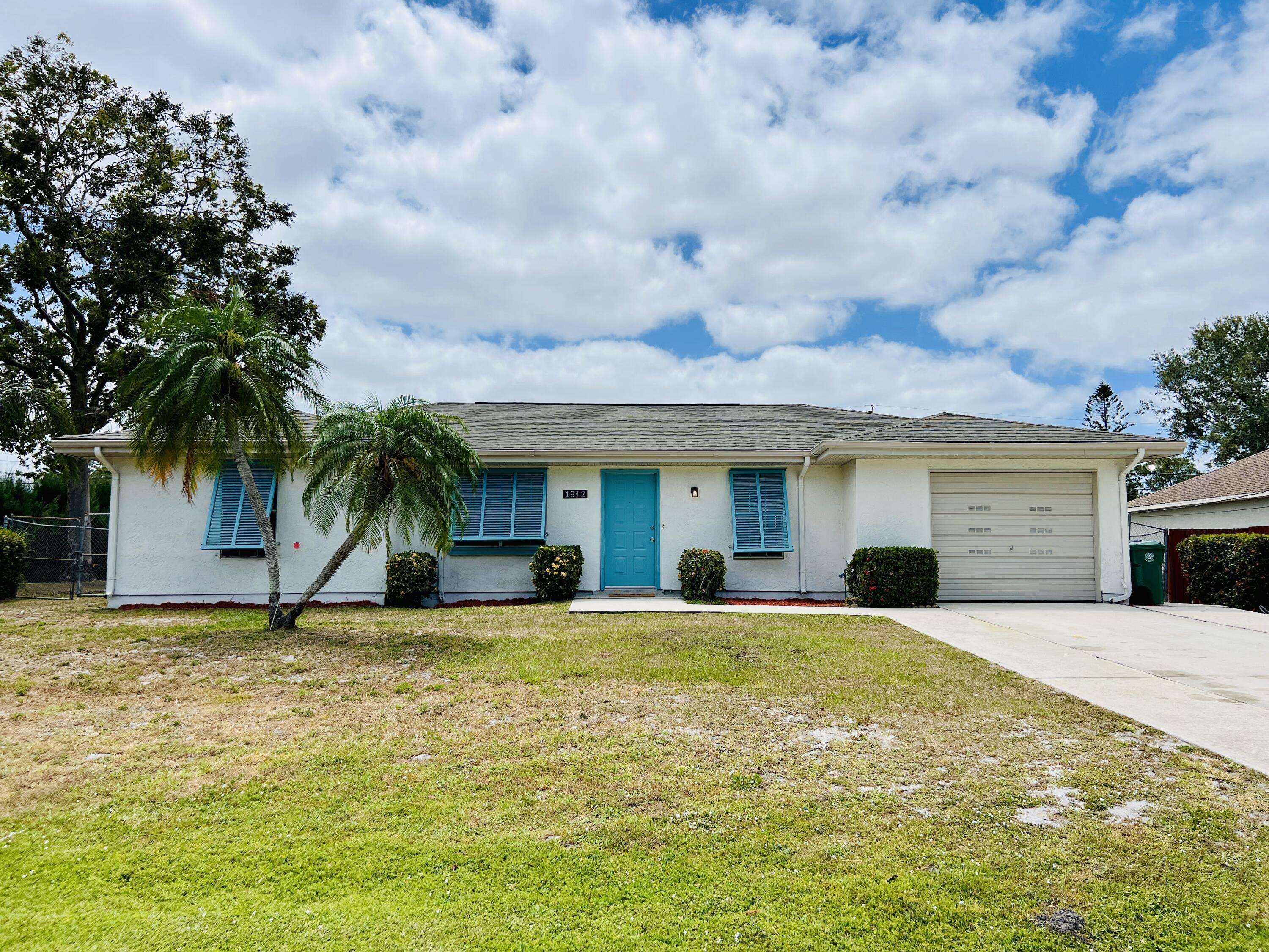 1942 SE Carvalho ST, Port Saint Lucie, FL 34983