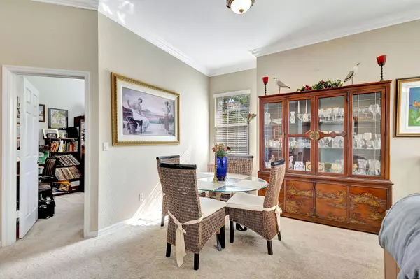 Palm Beach Gardens, FL 33418,4941 Bonsai CIR 211