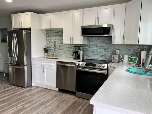 Fort Pierce, FL 34949,323 Leeward LN 204