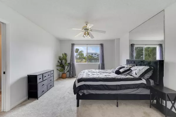 Lake Worth, FL 33467,6698 N 10th AVE 205