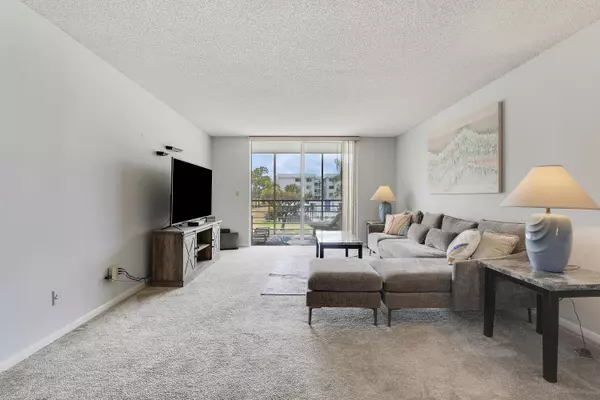 Lake Worth, FL 33467,6698 N 10th AVE 205