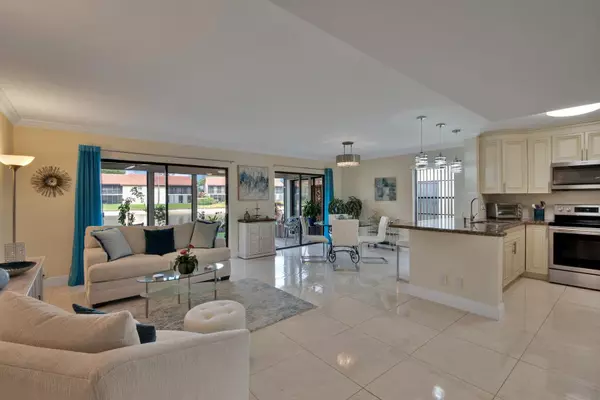 Boynton Beach, FL 33437,10223 N Circle Lake DR 102