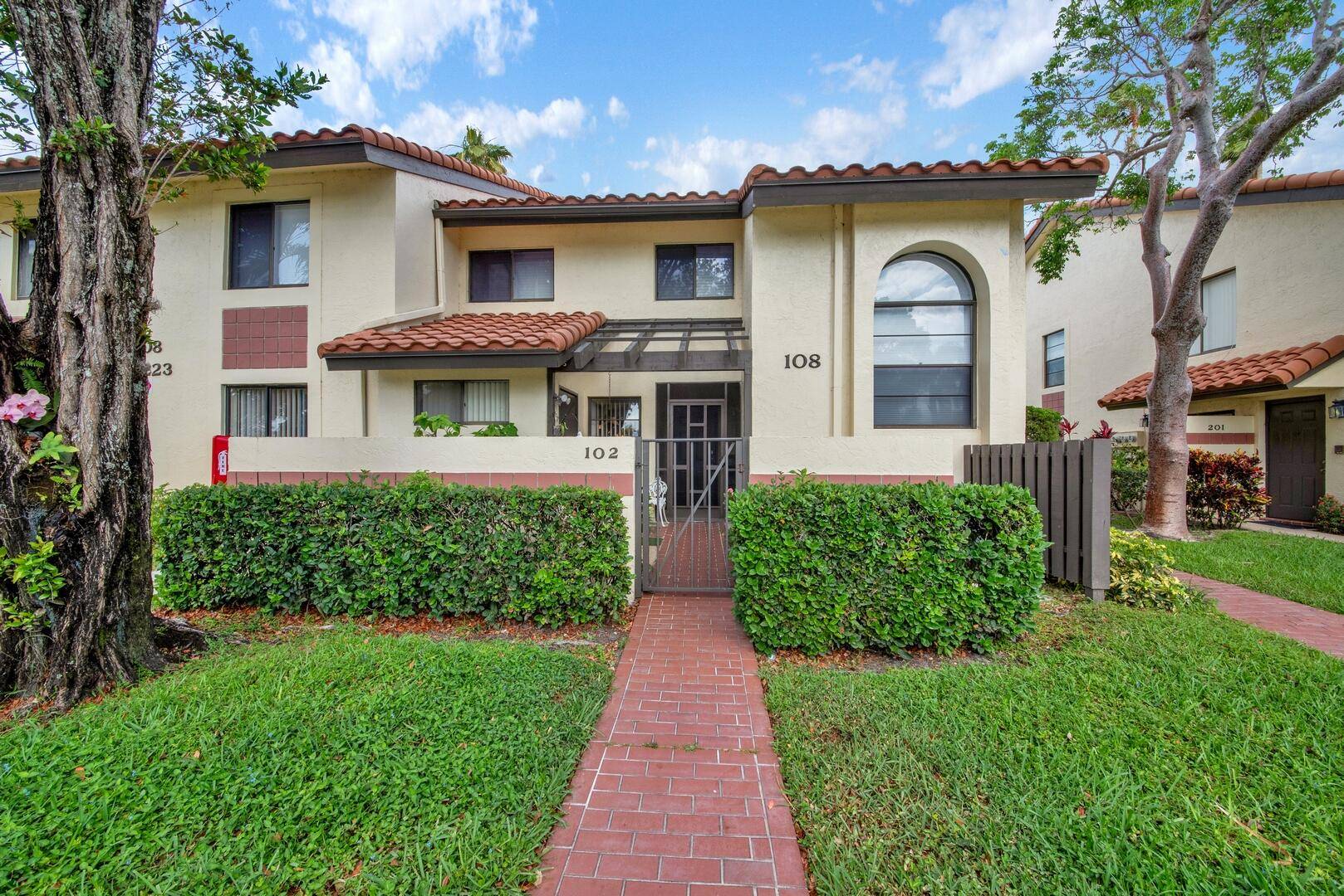 10223 N Circle Lake DR 102, Boynton Beach, FL 33437