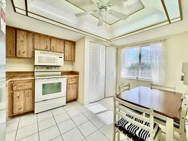 Delray Beach, FL 33446,27 Abbey LN 407