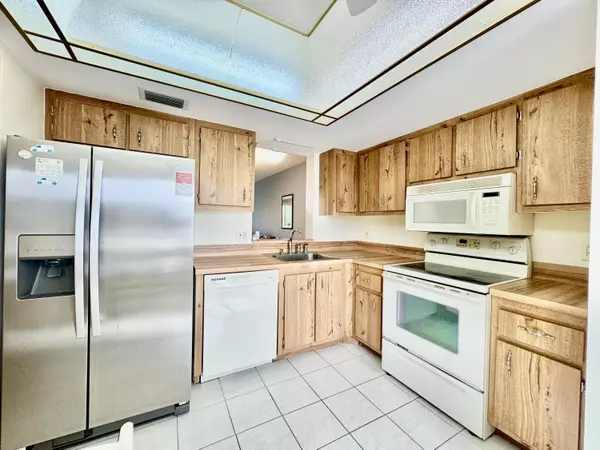 Delray Beach, FL 33446,27 Abbey LN 407