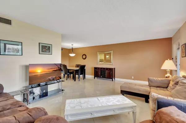 West Palm Beach, FL 33417,311 Greenbrier B