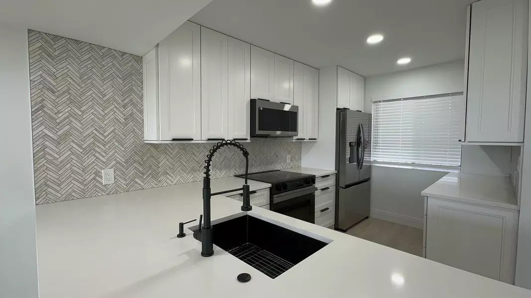 4483 Luxemburg 201 CT 201, Lake Worth, FL 33467