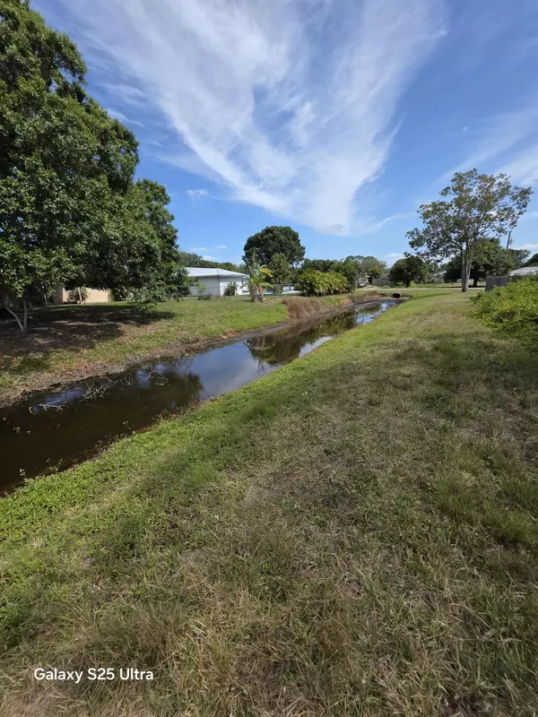 Port Saint Lucie, FL 34983,511 NW Grenada ST