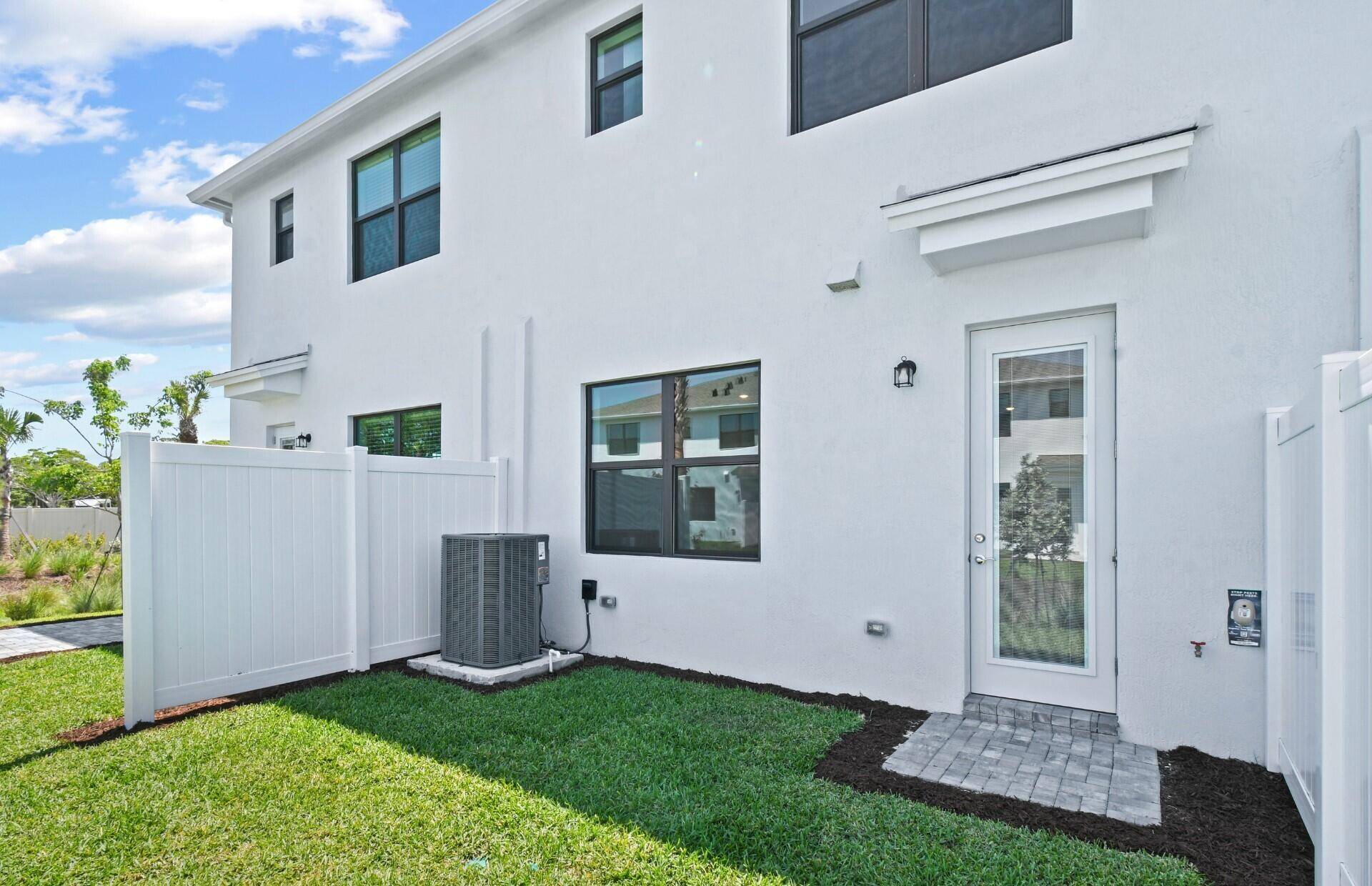 Stuart, FL 34997,7599 SW Linus LN 17-03