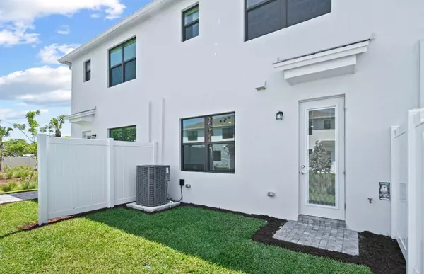 Stuart, FL 34997,7599 SW Linus LN 17-03