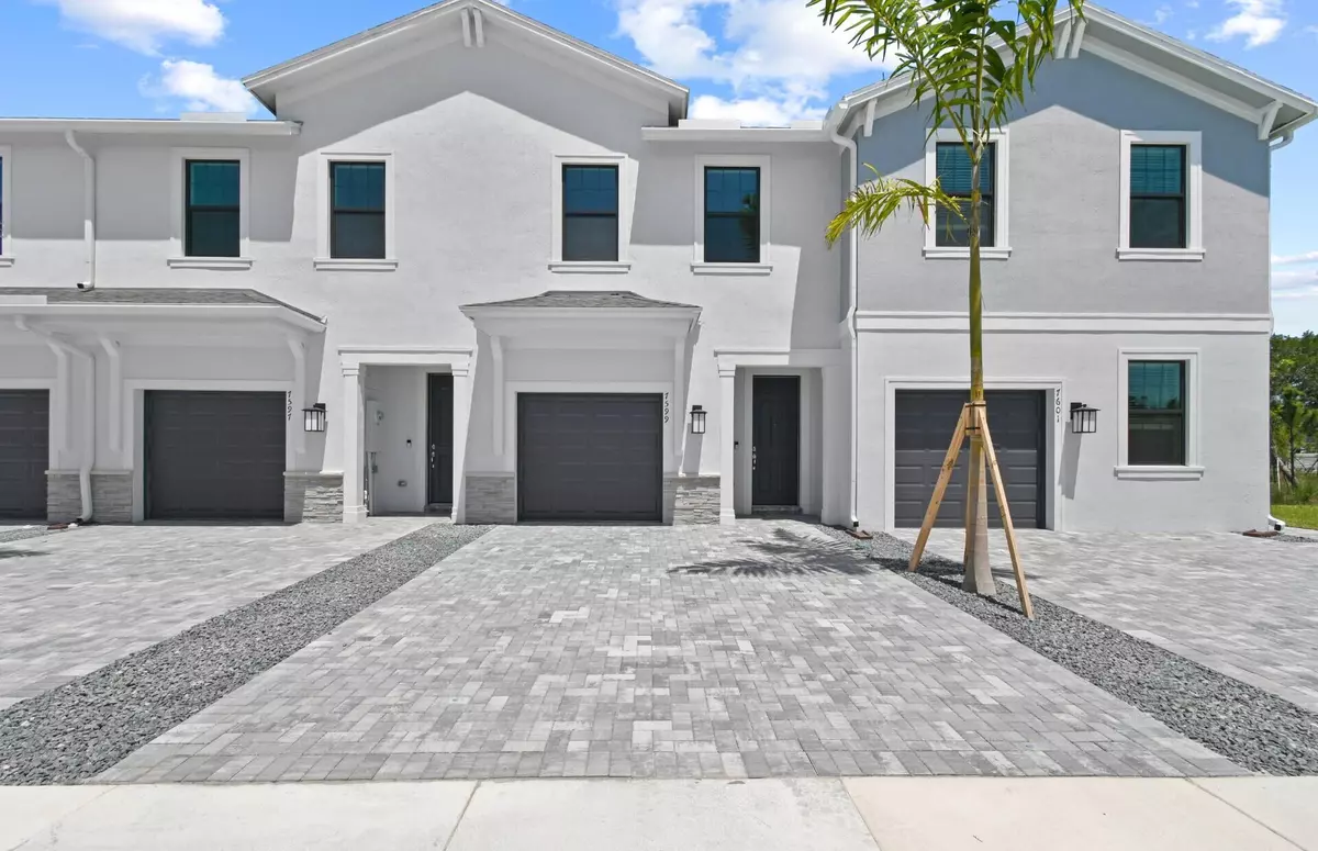 Stuart, FL 34997,7599 SW Linus LN 17-03