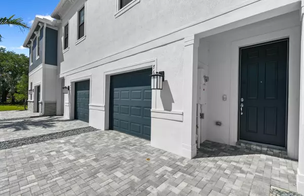 Stuart, FL 34997,7646 SW Lucy LN 52-10