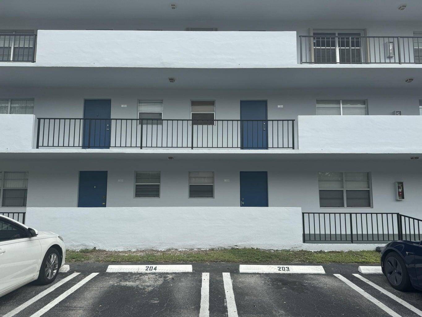 1630 Embassy DR 102, West Palm Beach, FL 33401