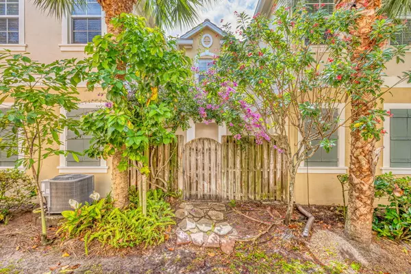 Jupiter, FL 33458,575 Dakota DR