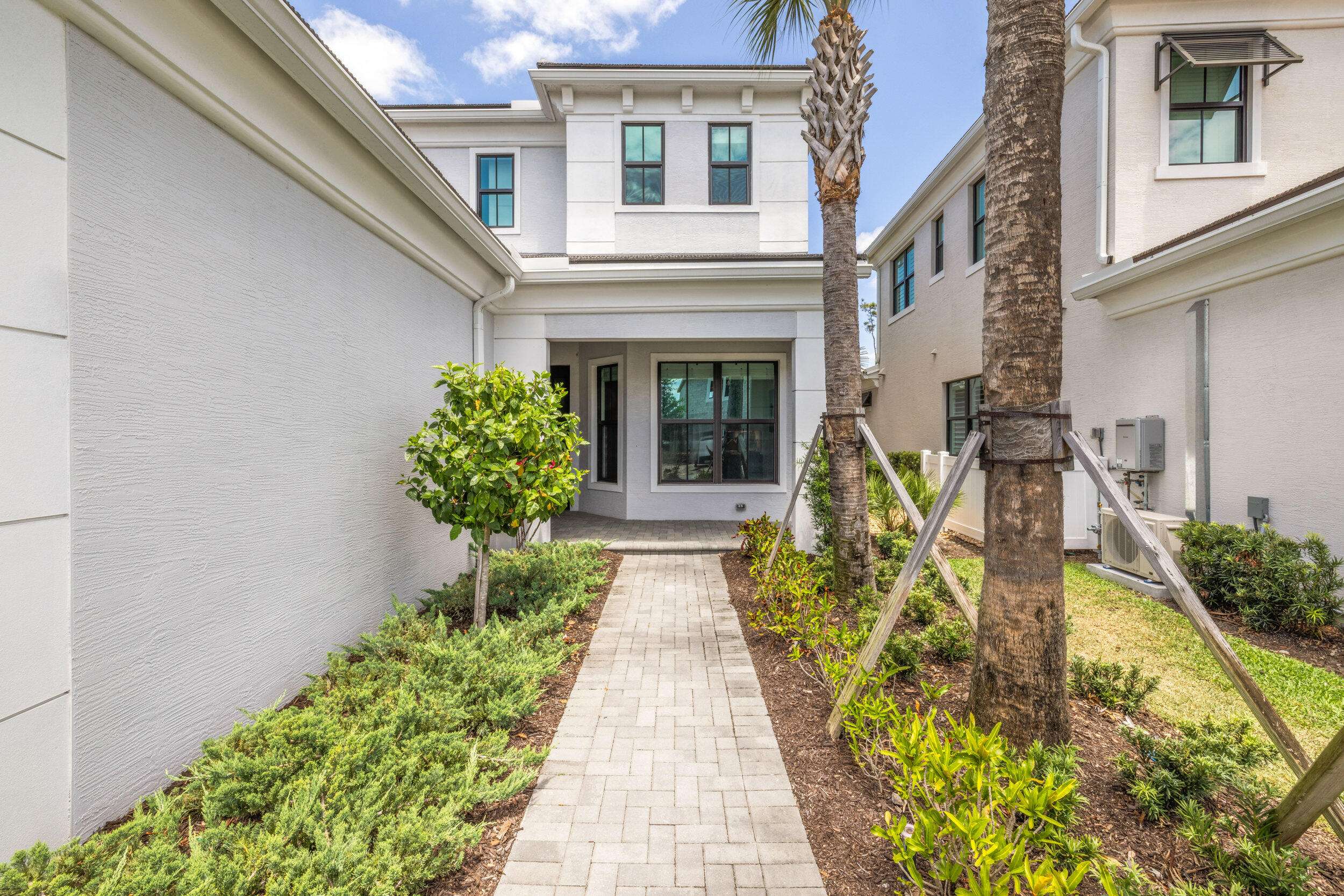 Palm Beach Gardens, FL 33418,13158 Artisan CIR